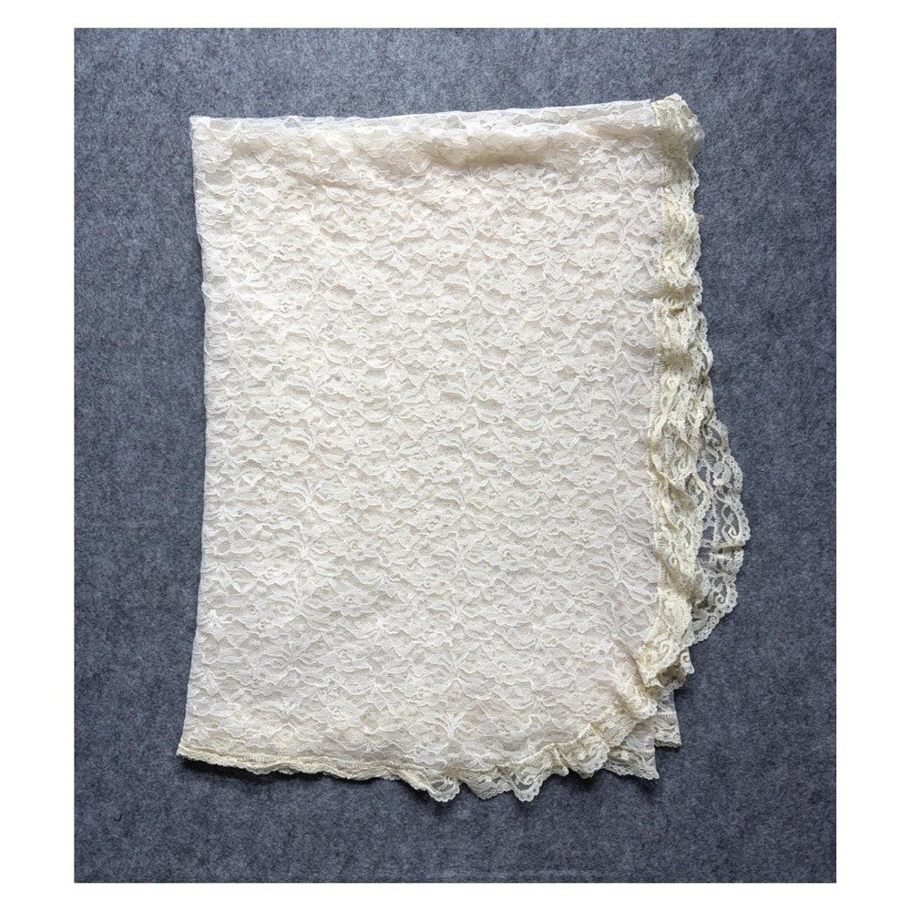 Vintage Cream Floral Lace Tablecloth Scalloped Ruffle Edge Rectangular 71x47"